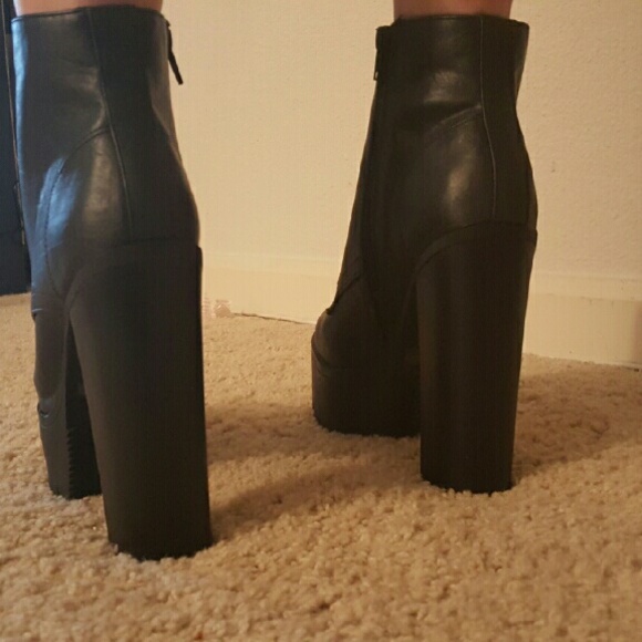 Sold💥Nwt black platforms - Picture 4 of 4
