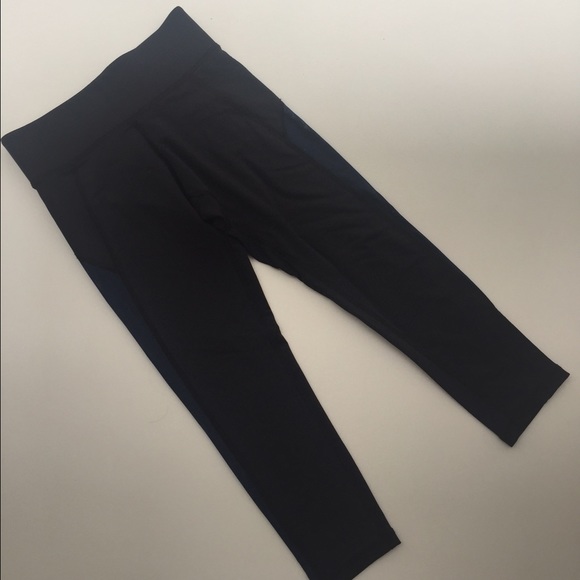 SOLD Michi Black & Navy Cropped Leggings w/ Mesh - Picture 3 of 4