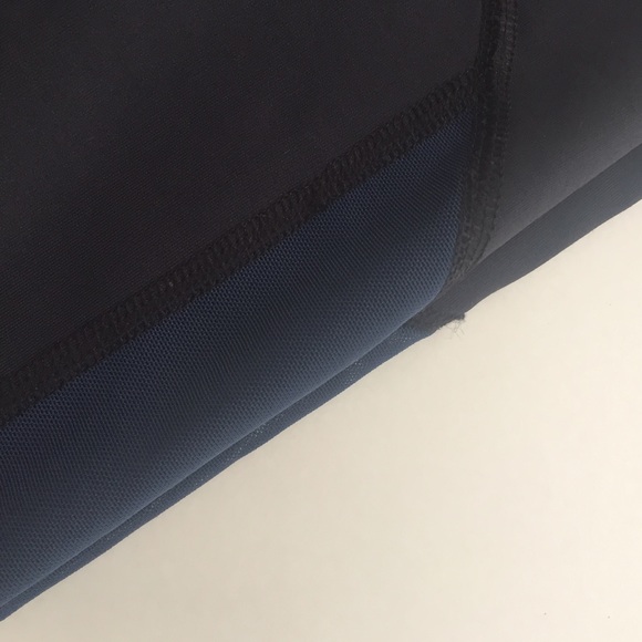 SOLD Michi Black & Navy Cropped Leggings w/ Mesh - Picture 4 of 4