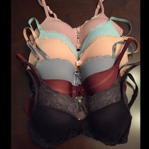 7 bras in great condition