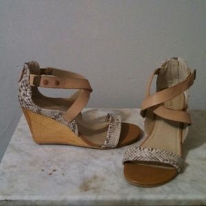 Kenneth Cole Reaction strappy wedges