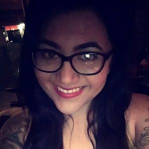 Meet your Posher, Monique
