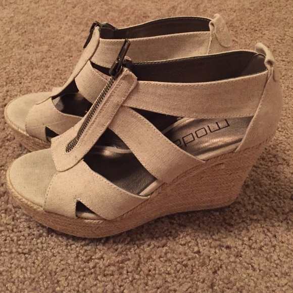 MODA tan wedges 7
