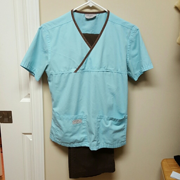 Urbane Scrubs top size small.