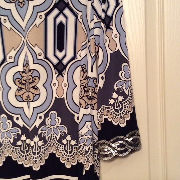 Stunning Tunic - Picture 3 of 3