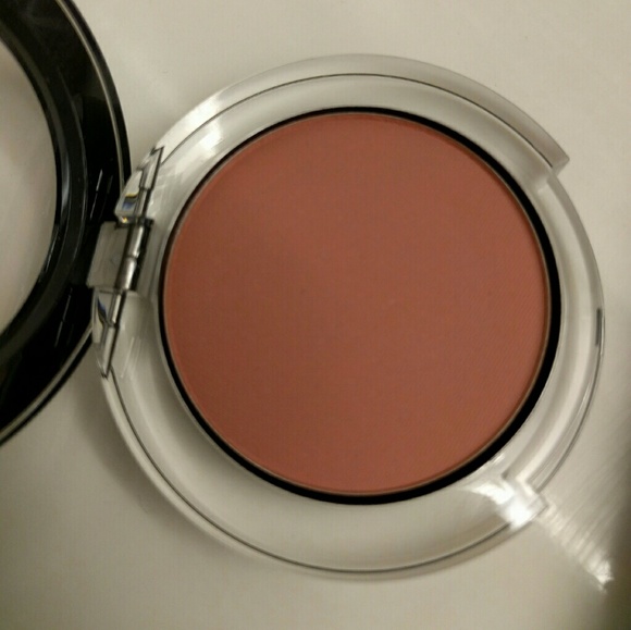 Studio gear blush never used - Picture 1 of 3