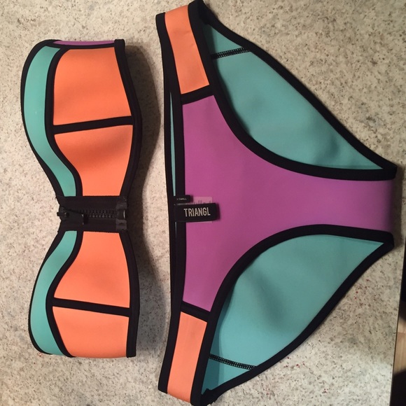 Authentic Triangl Bikini: Lily - Blueberry Burst