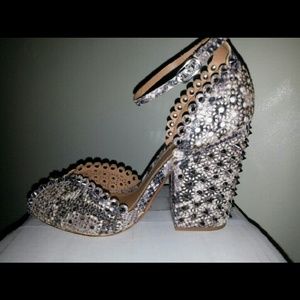 Schutz open toe sandals w/spike