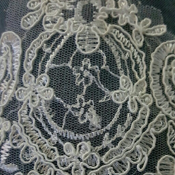 Beautiful wedding veil - Picture 3 of 3