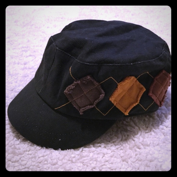 Adorable black short brimmed hat with argyle print