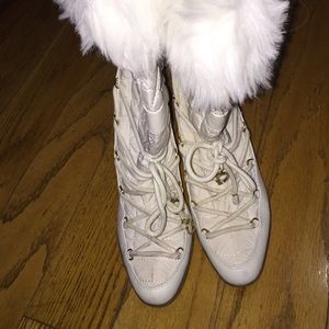 Chic white winter boots