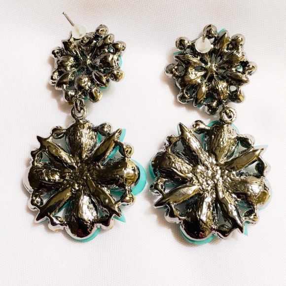 🛍CLEARANCE🛍 T&J Aqua/Green Floral Drop Earrings - Picture 2 of 4
