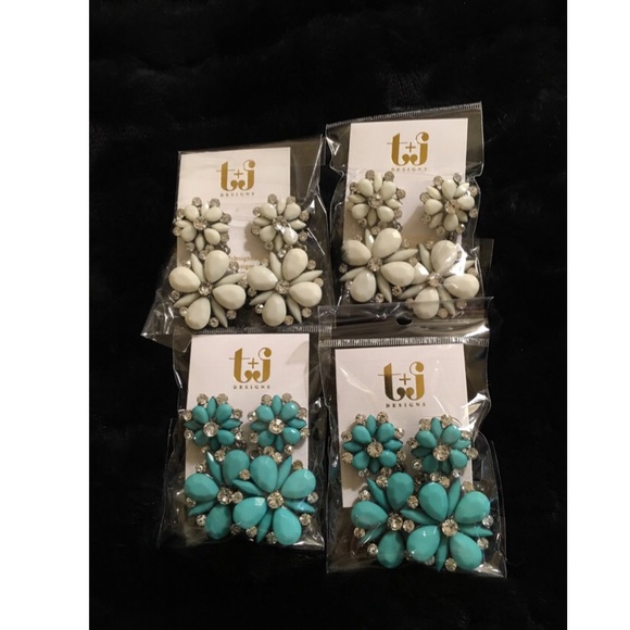 🛍CLEARANCE🛍 T&J Aqua/Green Floral Drop Earrings - Picture 3 of 4
