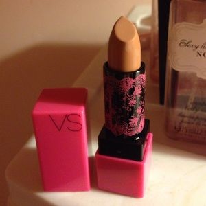 Victoria secret lipstick in celebutante