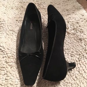 Ecco pumps