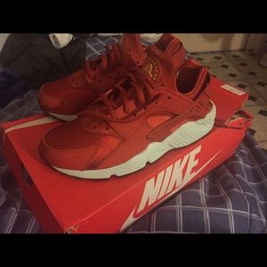 WOMENS AIR HUARACHE RUN "CINNABAR"