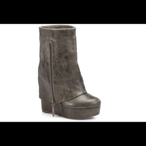 Alice + Olivia Yeardley Molten leather taupe boot