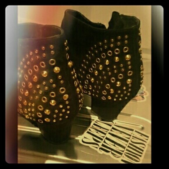 F21 Black Faux Suede Bootie