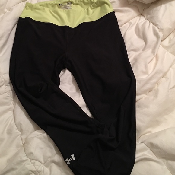 Under armour fitted stretch Black Capri Sz Sm