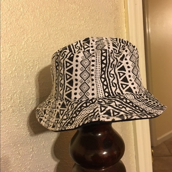 Bucket hat - Picture 1 of 2