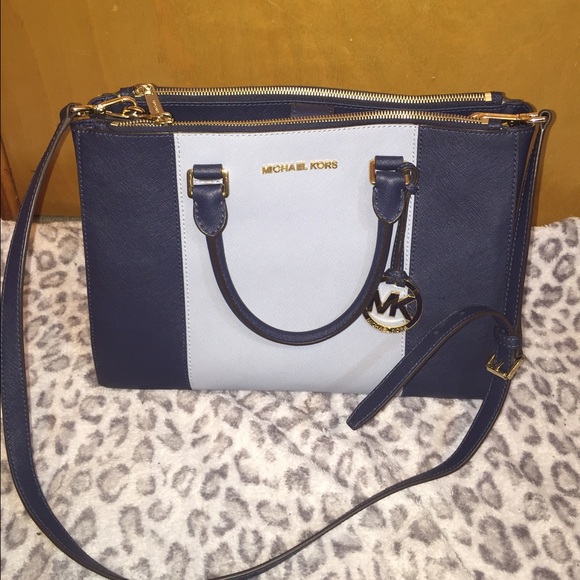 Michael Kors Handbags - Michael Kors large sutton