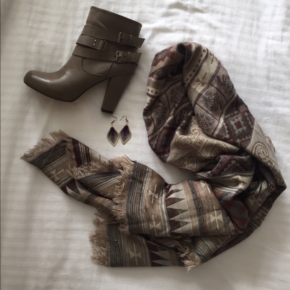 Mix no. 6 Accessories - 🔶CLEARANCE🔶Aztec Print Scarf