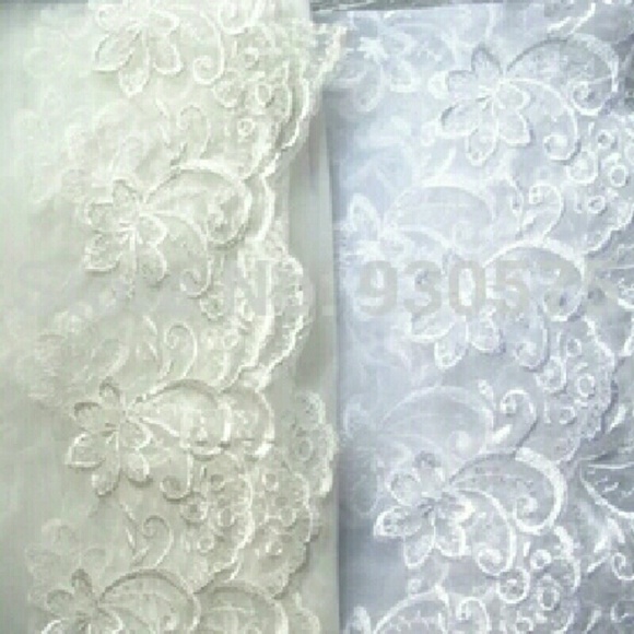 Beautiful Bridal Wedding Veil - Picture 3 of 3