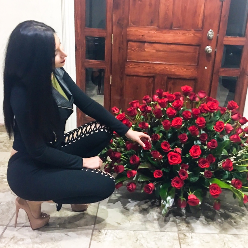 💕✨MEET YOUR SELLER 😘💕✨ - Picture 2 of 6