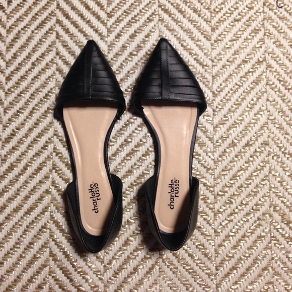 Black pointy flats or sandals