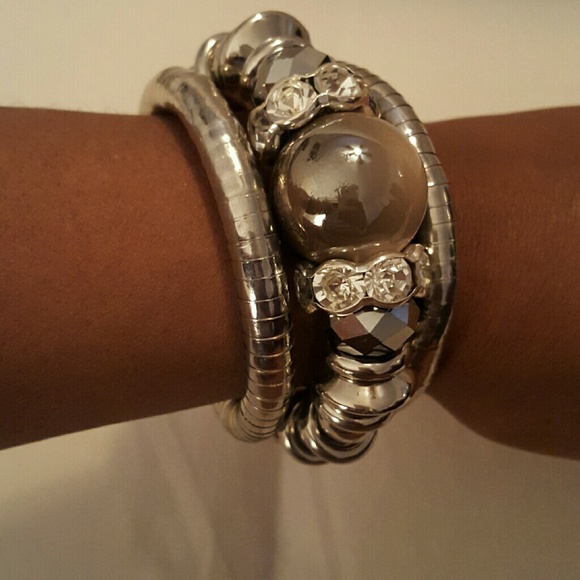 Jewelry - 💋Spiral wrap bracelet