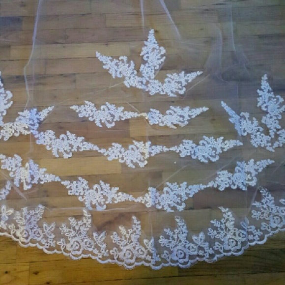 BRIDAL LONG VEIL - Picture 2 of 3