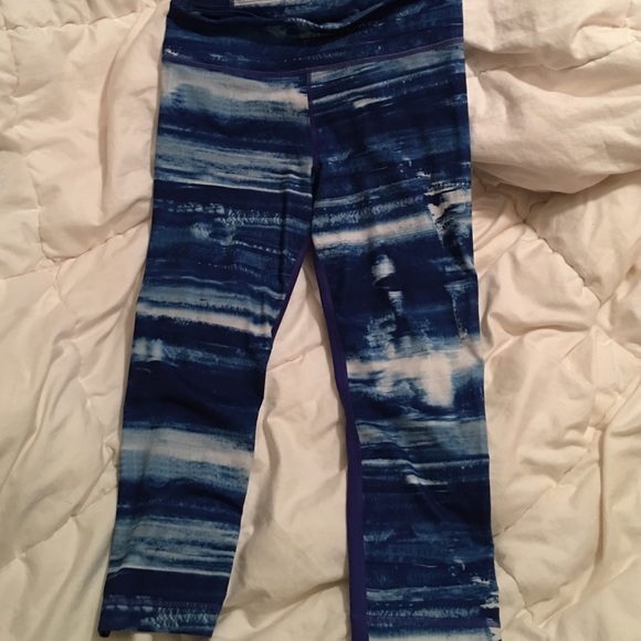 Under Armour fitted size SM Capri