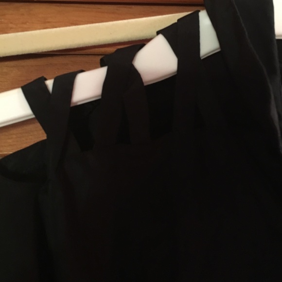 Cutout shoulder nollie blouse - Picture 3 of 4