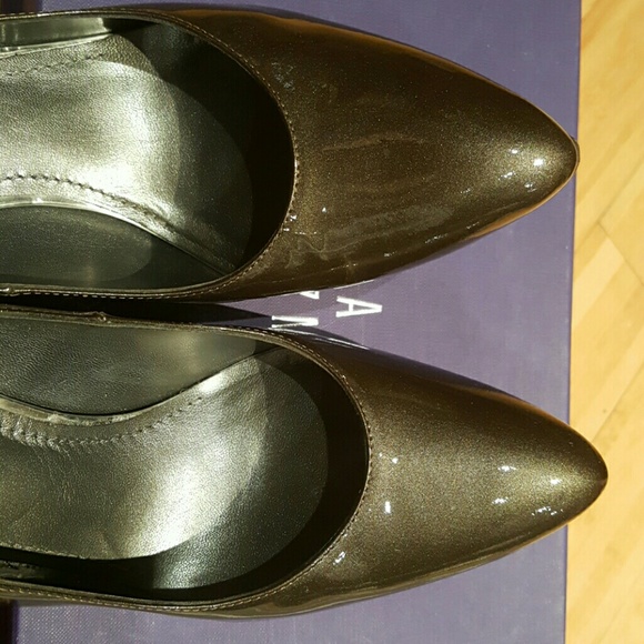 Stuart Weitzman Dagger iron quasar heel - Picture 3 of 4