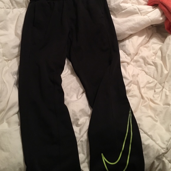 Nike thermas fit sweat pants size M