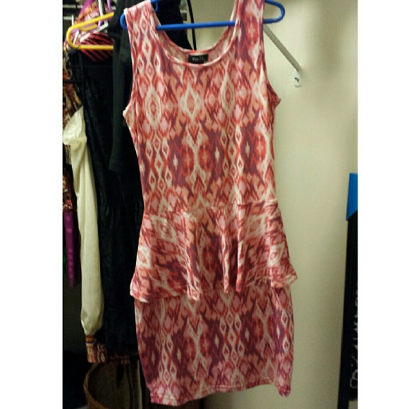 Coral/pink pencil style dress SMALL