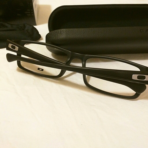 Oakley Unisex glasses ON SALE 🛍️🛍️🛍️