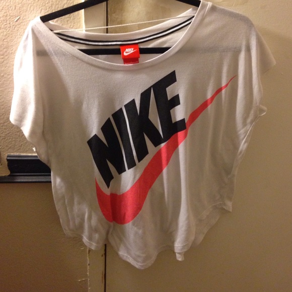 Nike top