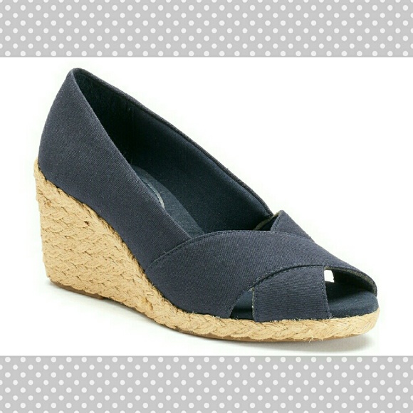 ⤵Chaps espadrille wedge heels 8.5