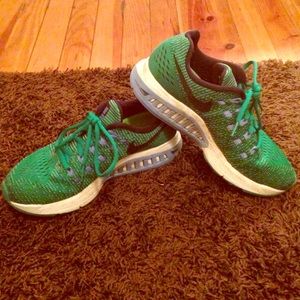 Green Nike Structure 19