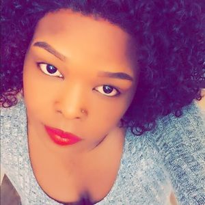 Meet your Posher, Muna