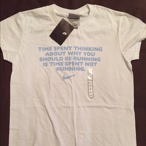 NEW Nike ladies tee size Med
