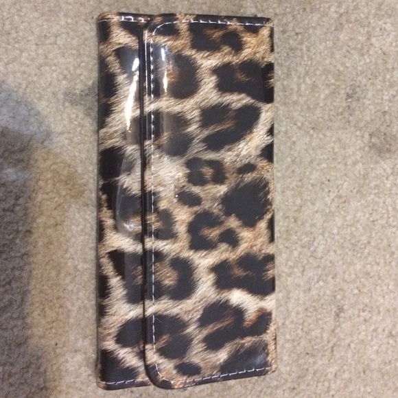 Perfect leopard print clutch wallet - Picture 1 of 3