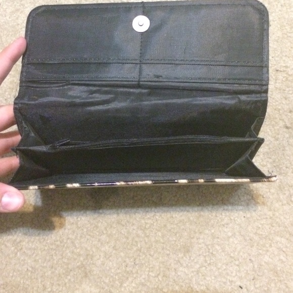 Perfect leopard print clutch wallet - Picture 2 of 3