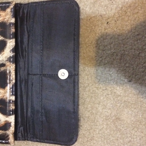 Perfect leopard print clutch wallet - Picture 3 of 3