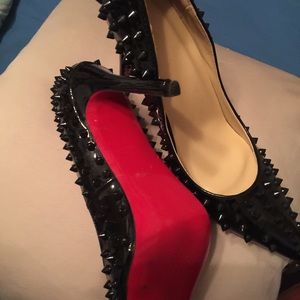 Black spike pumps These are not CL