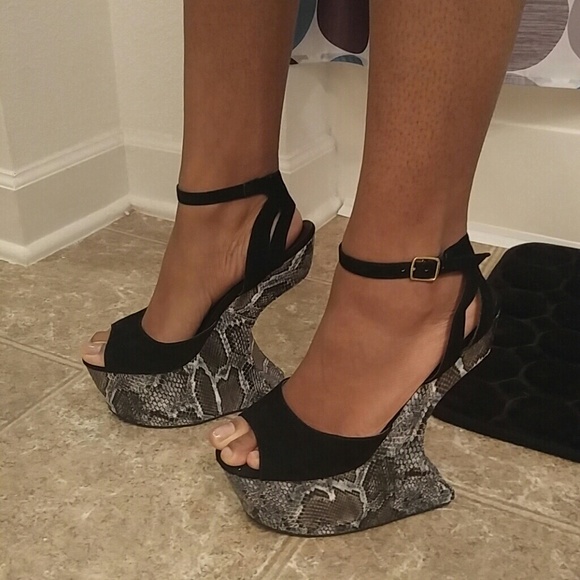 "Heel-less" wedges