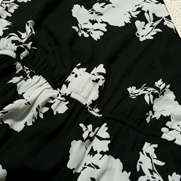 new Medium black floral dress - Picture 4 of 4