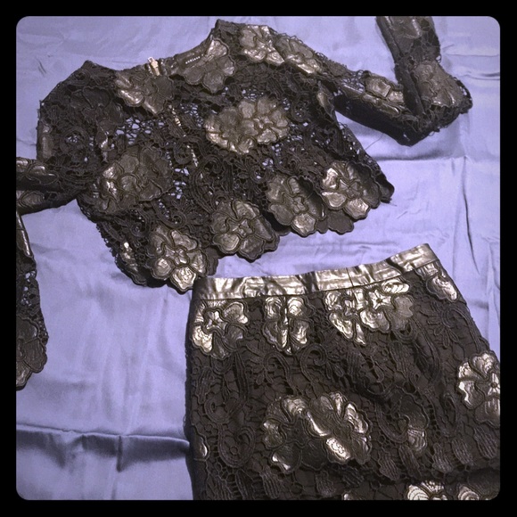 Beautiful 2 piece.. Feeling Adventurous?