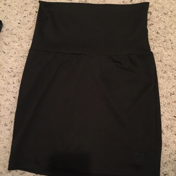 High waisted tight black skirt